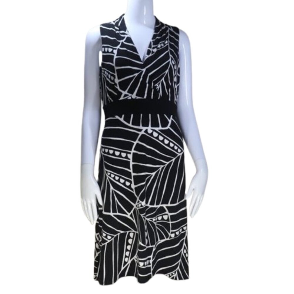 White House Black Market Black And White Leaf Print, Surplice Empire Dress, S